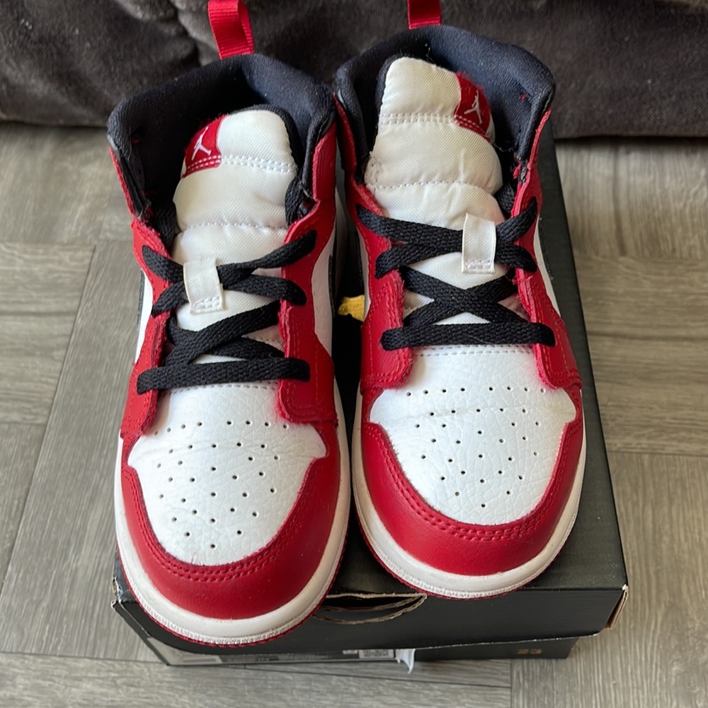 Jordan 1 Mid - Picture 2 of 6